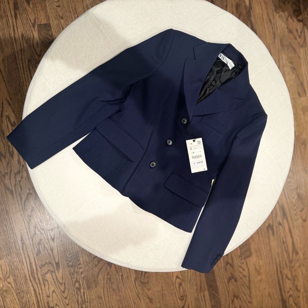 NWT Zara cropped blazer. Navy. Small. 22” length. 36” bust.